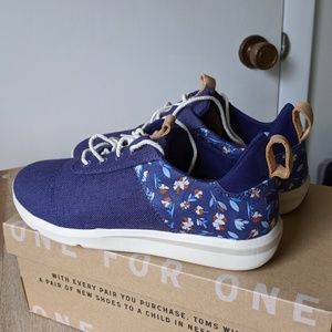NIB Tom's Cabrillo Canvas Sneakers